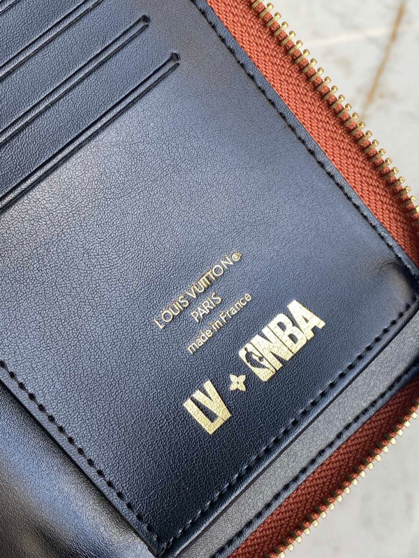 l**is V*t*n lvxnba zippy wallet