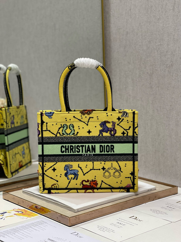 small D*or book tote