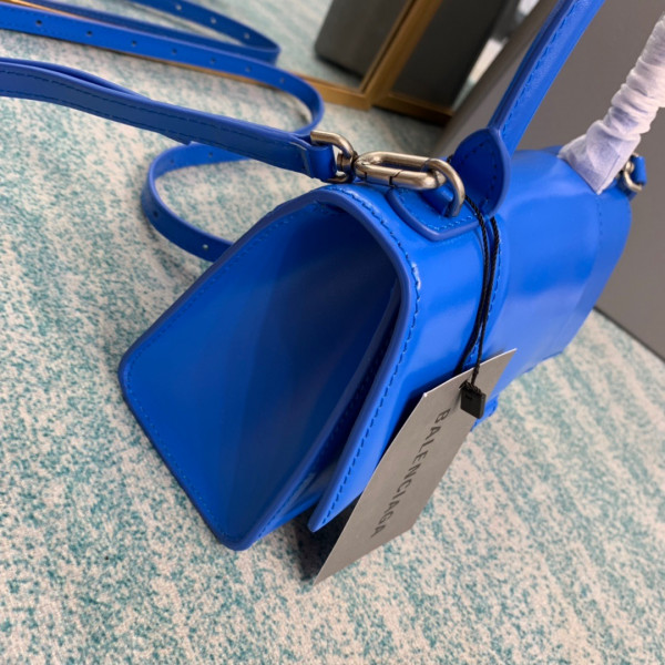 Ba*len*cia*ga hourglass