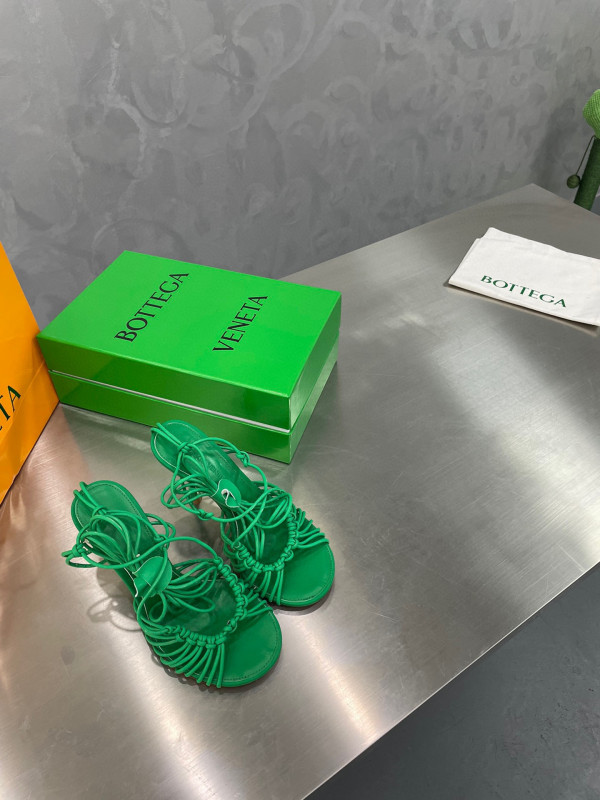 Bo*te*ga ve*ne*ta dot