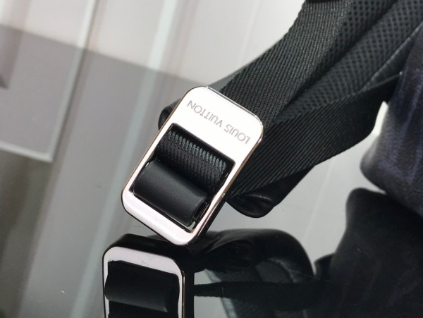 l**is V*t*n discovery backpack pm