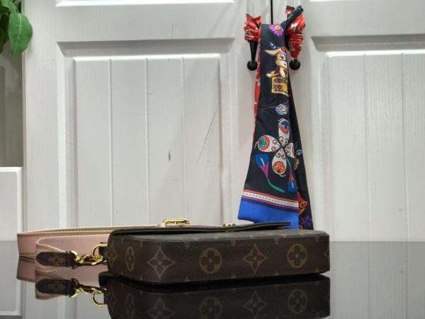 l**is V*t*n felicie strap & go