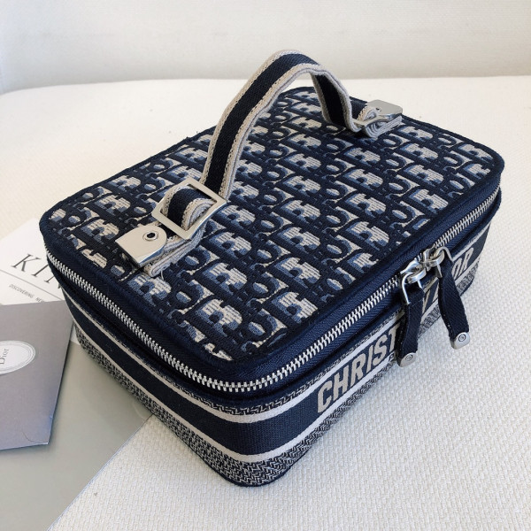 D*or D*ortravel vanity case