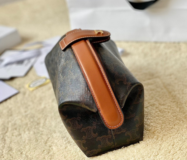 Ce**e toiletry in triomphe canvas