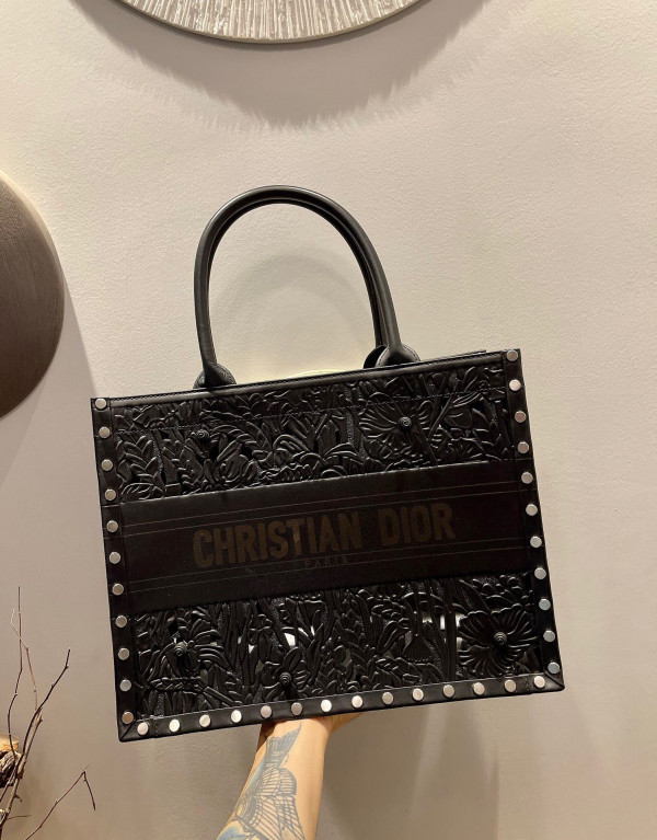 large D*or book tote