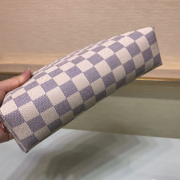 l**is V*t*n cosmetic pouch gm