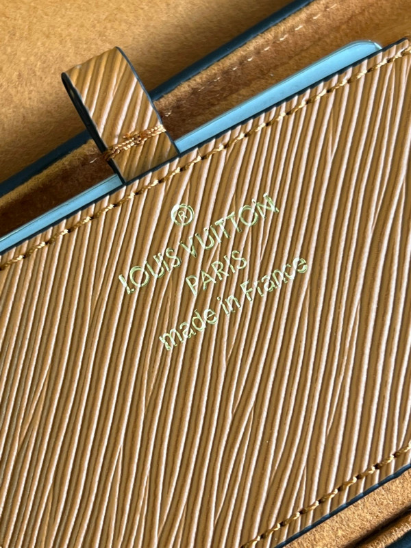 l**is V*t*n twist mm