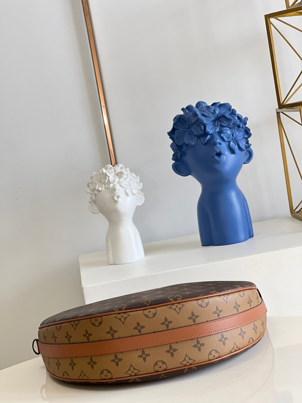 l**is V*t*n loop hobo