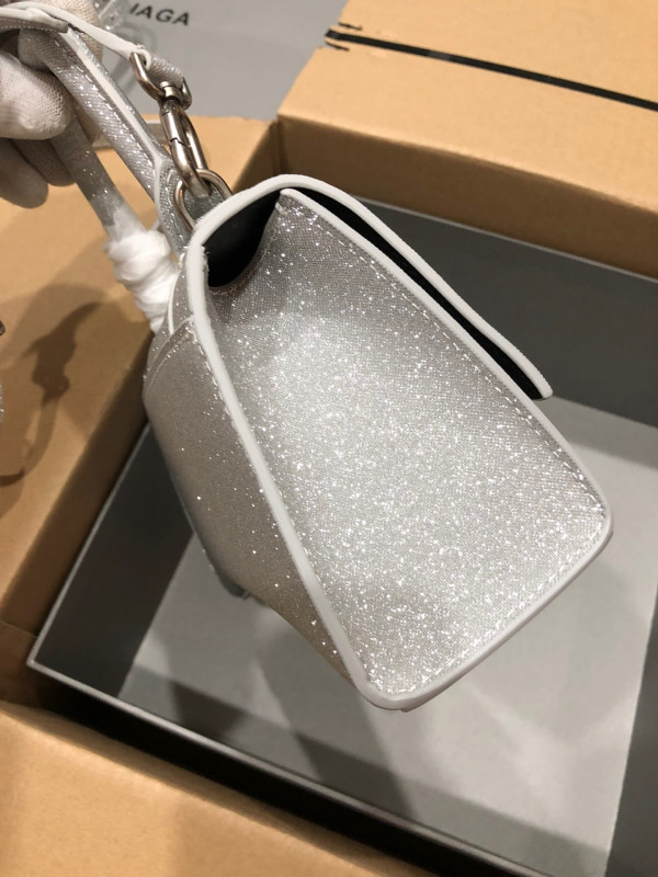 Ba*len*cia*ga hourglass