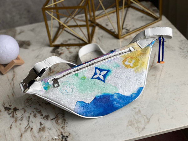 l**is V*t*n discovery bumbag pm