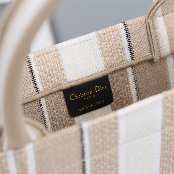 medium D*or book tote