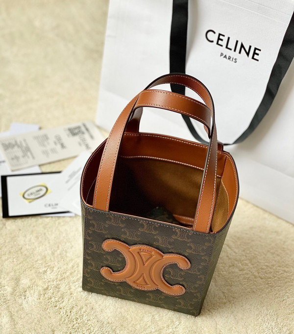 Ce**e cube bag cuir triomphe