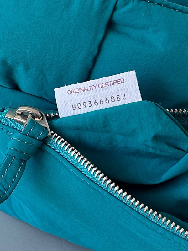 Bo*te*ga ve*ne*ta padded tech cassette