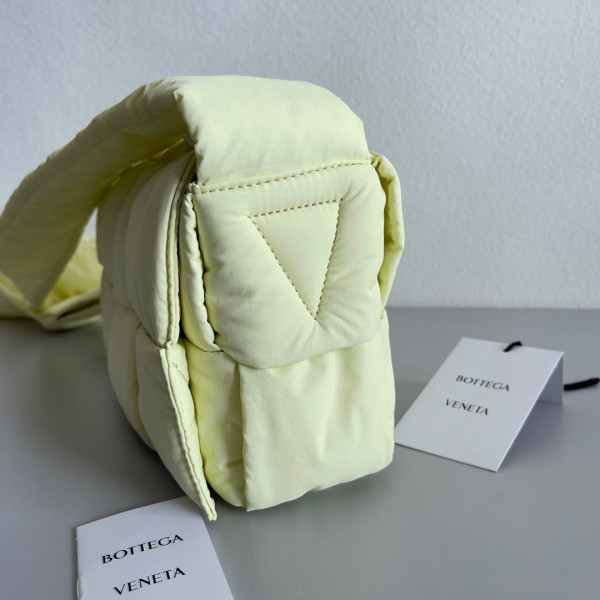 Bo*te*ga ve*ne*ta padded tech cassette