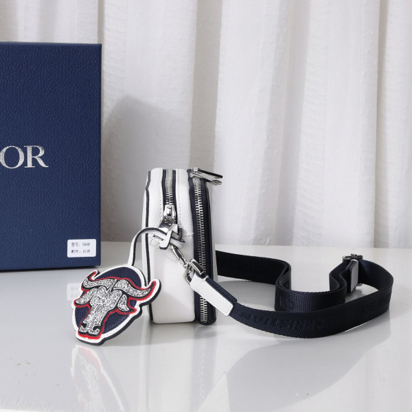 D*or and shawn messenger pouch