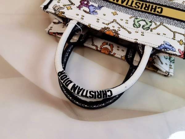 small D*or book tote