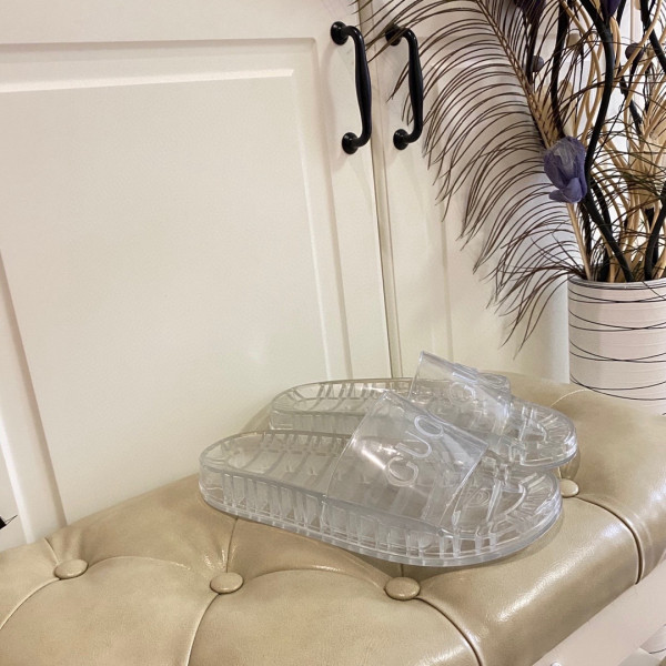 G*u*i slide with G*u*i logo