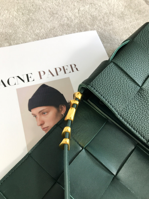 Bo*te*ga ve*ne*ta cassette