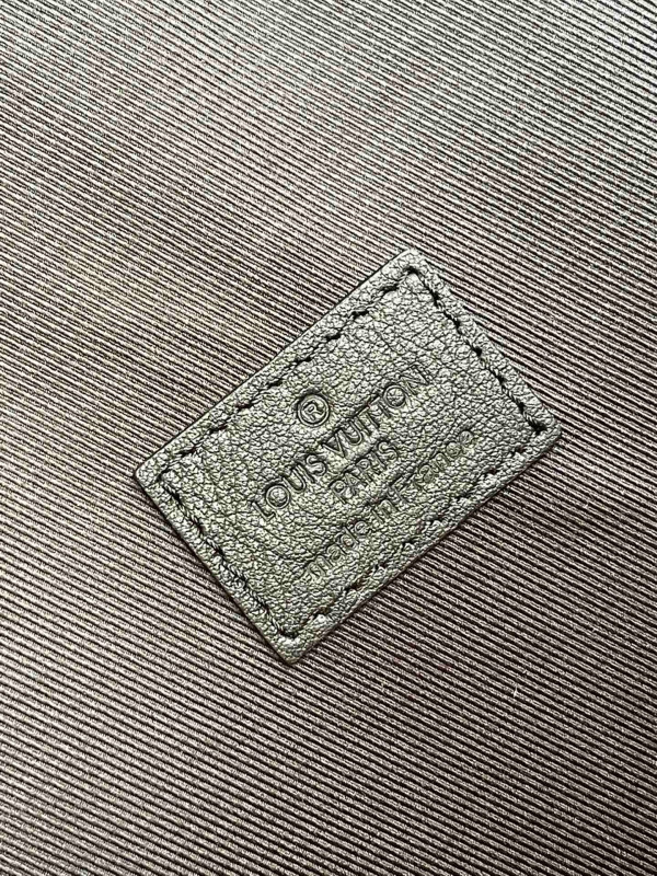 l**is V*t*n dean backpack