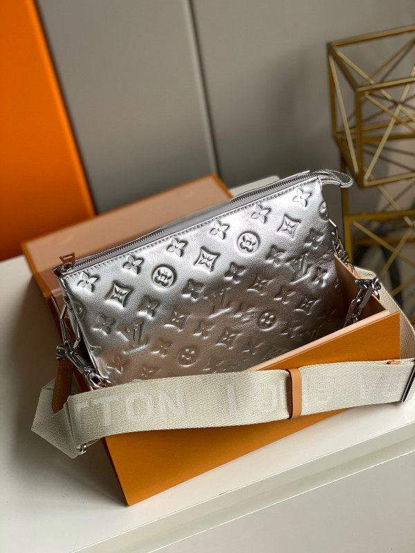 l**is V*t*n coussin pm