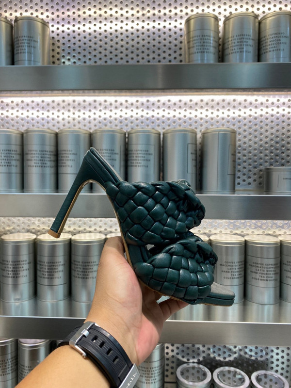 Bo*te*ga ve*ne*ta curve