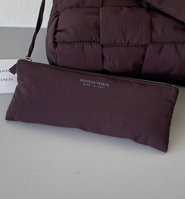 Bo*te*ga ve*ne*ta padded tech cassette