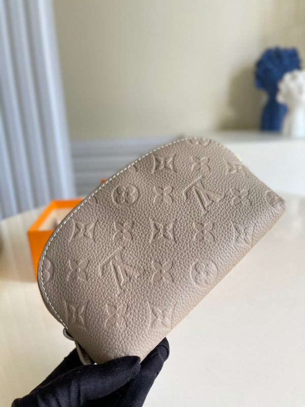 l**is V*t*n cosmetic pouch