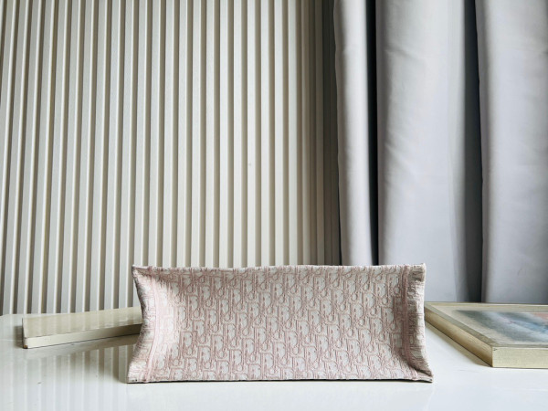 large D*or book tote