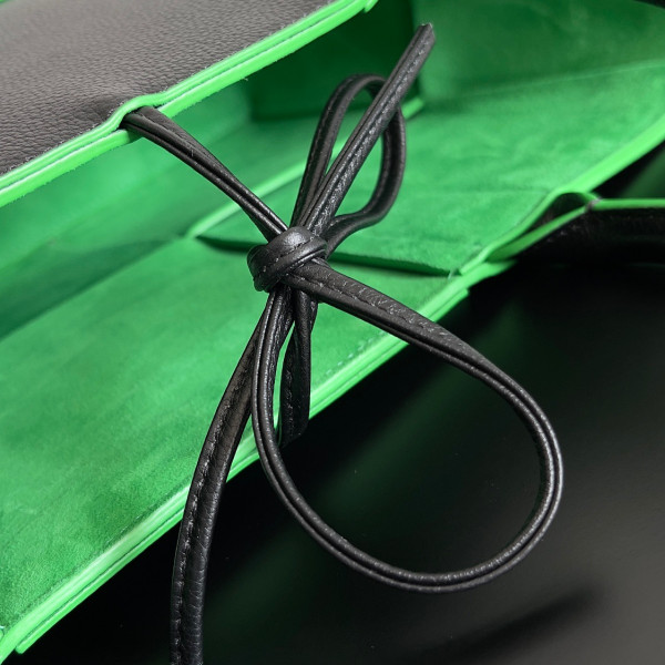 Bo*te*ga ve*ne*ta arco medium tote