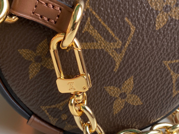 l**is V*t*n papillon trunk