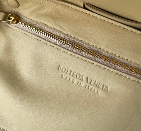 Bo*te*ga ve*ne*ta cassette