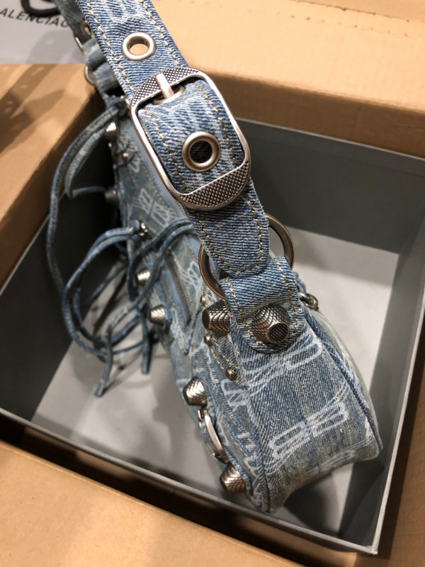 Ba*len*cia*ga women''s le cagole small shoulder bag