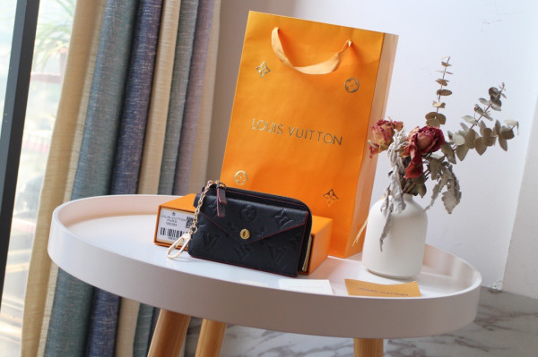 l**is V*t*n card holder recto verso