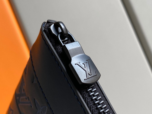 l**is V*t*n discovery pochette gm