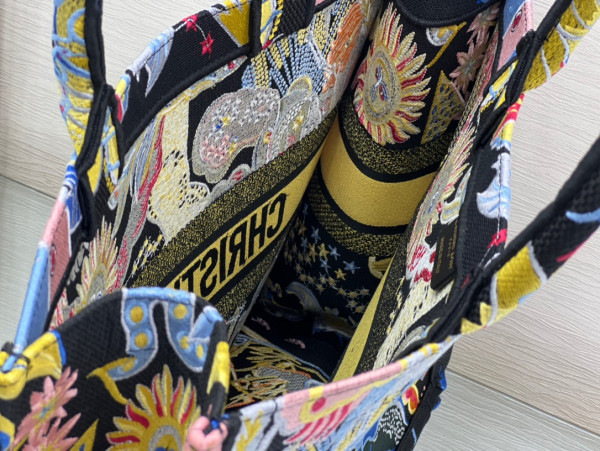 large D*or book tote