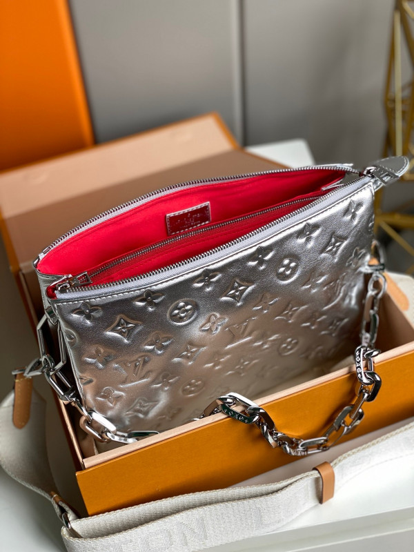 l**is V*t*n coussin pm