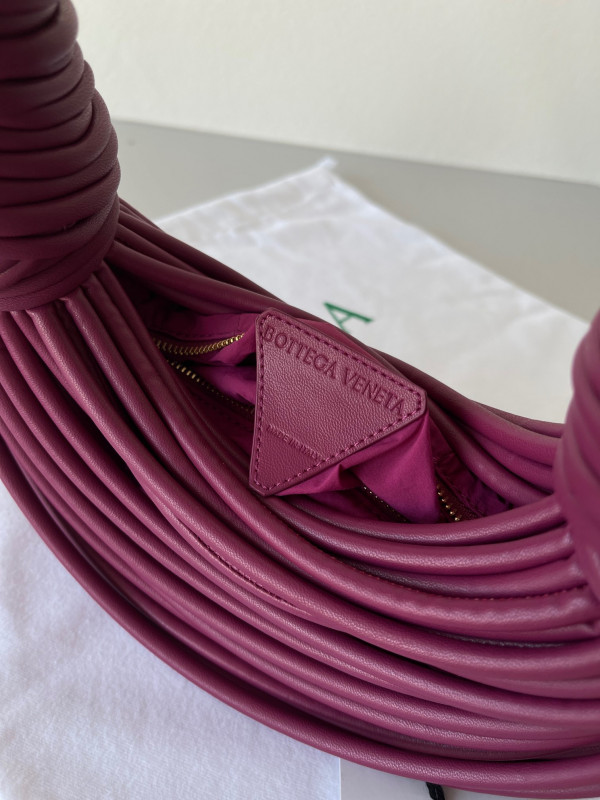 Bo*te*ga ve*ne*ta double knot