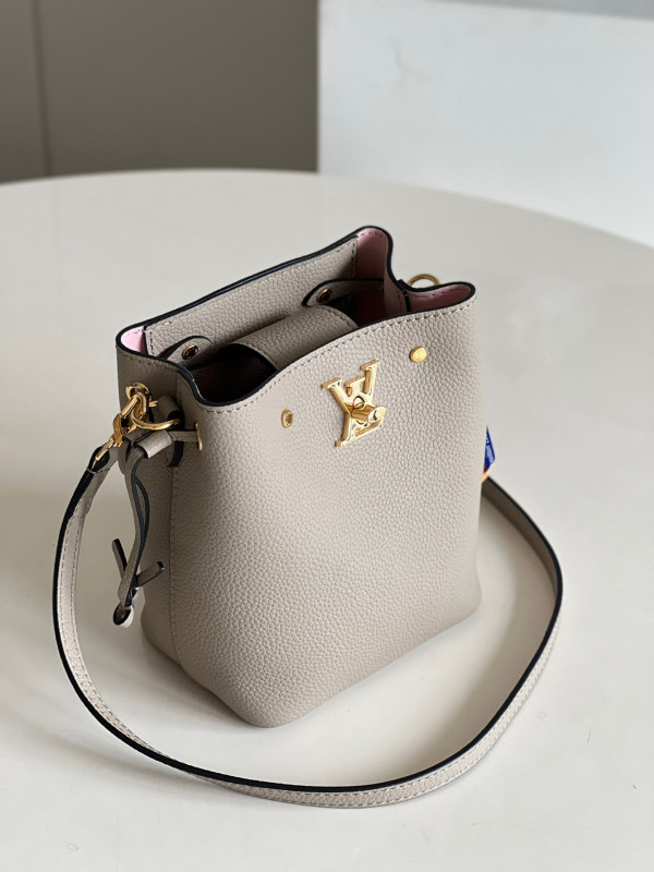 l**is V*t*n nano lockme bucket