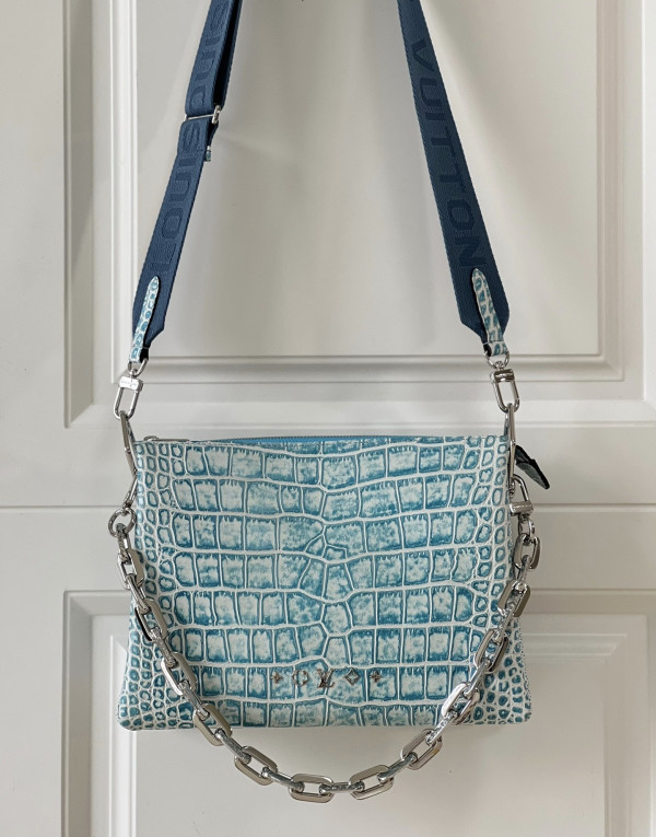 l**is V*t*n coussin pm