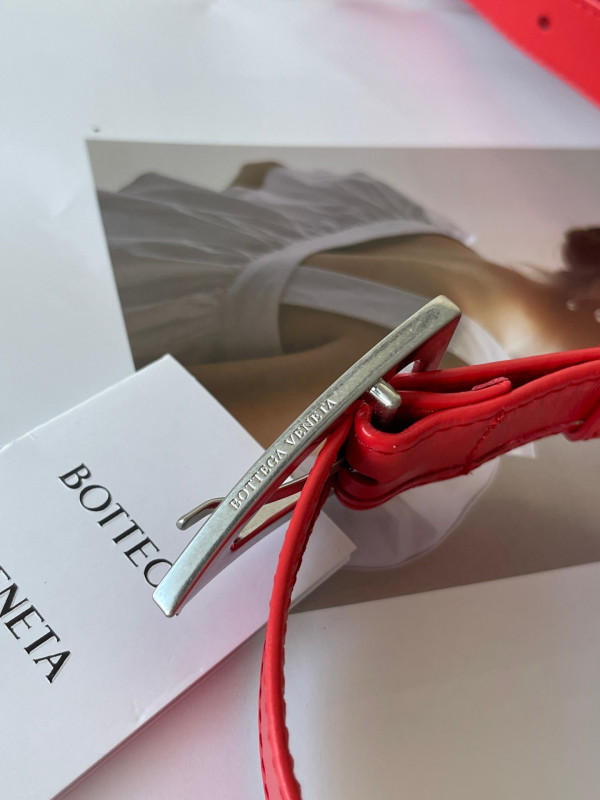 Bo*te*ga ve*ne*ta cassette