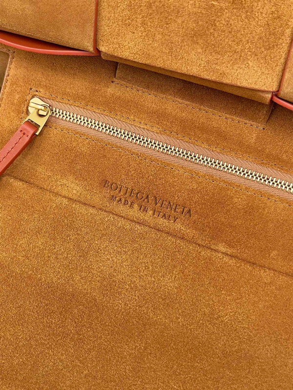 Bo*te*ga ve*ne*ta arco