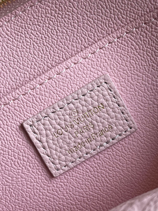 l**is V*t*n cosmetic pouch