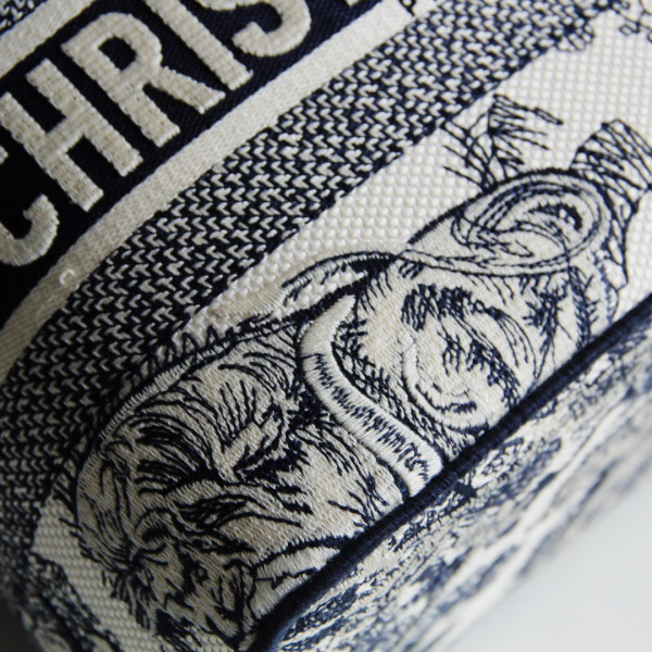 D*or vanity case-24-17-13.5cm