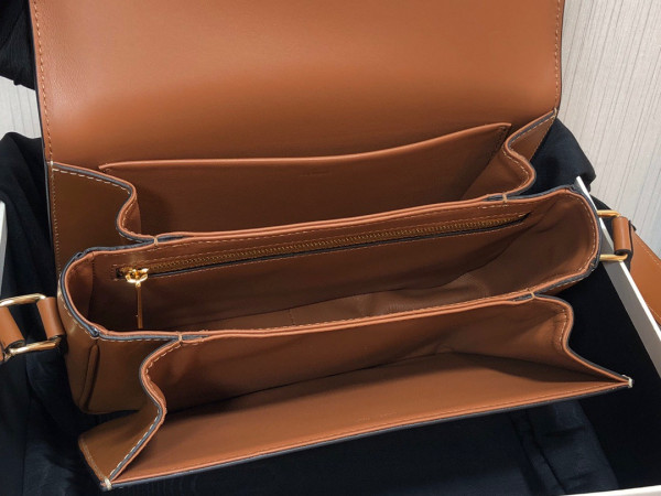 Ce**e medium triomphe bag