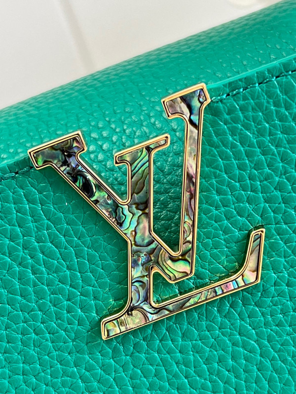 l**is V*t*n capucines bb