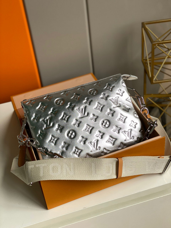 l**is V*t*n coussin pm