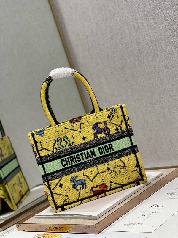 small D*or book tote