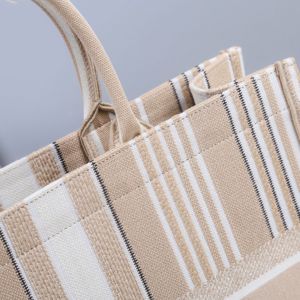 large D*or book tote