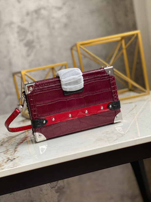 l**is V*t*n petite malle