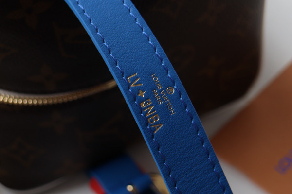 l**is V*t*n lvxnba toiletry bag